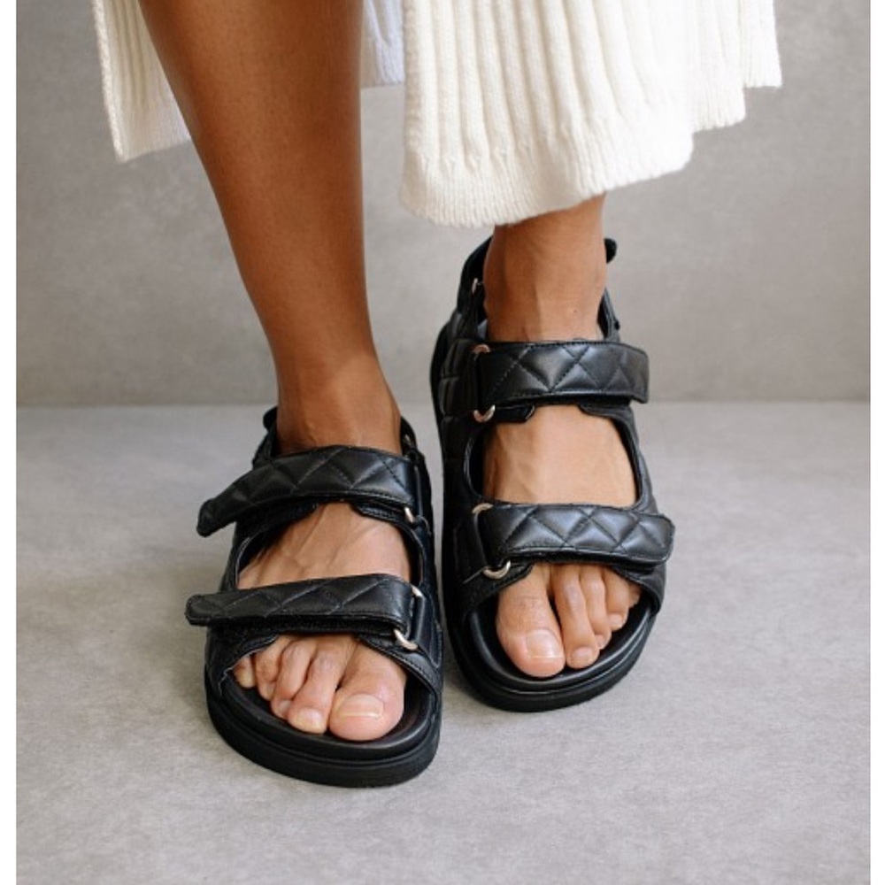 Alohas Hook Loop Sandal - black